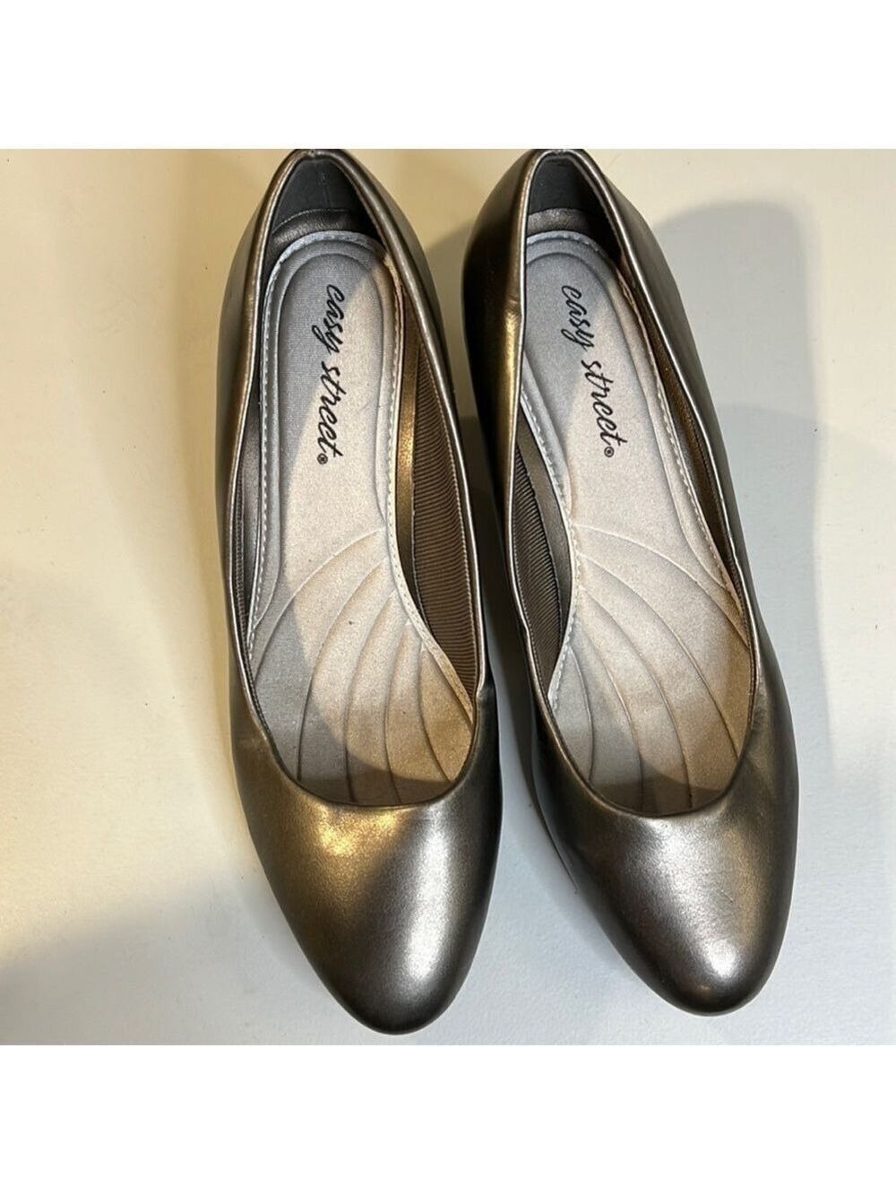 Easy Street Platinum Pump Shoes Wide 9W 2 Inch Heel